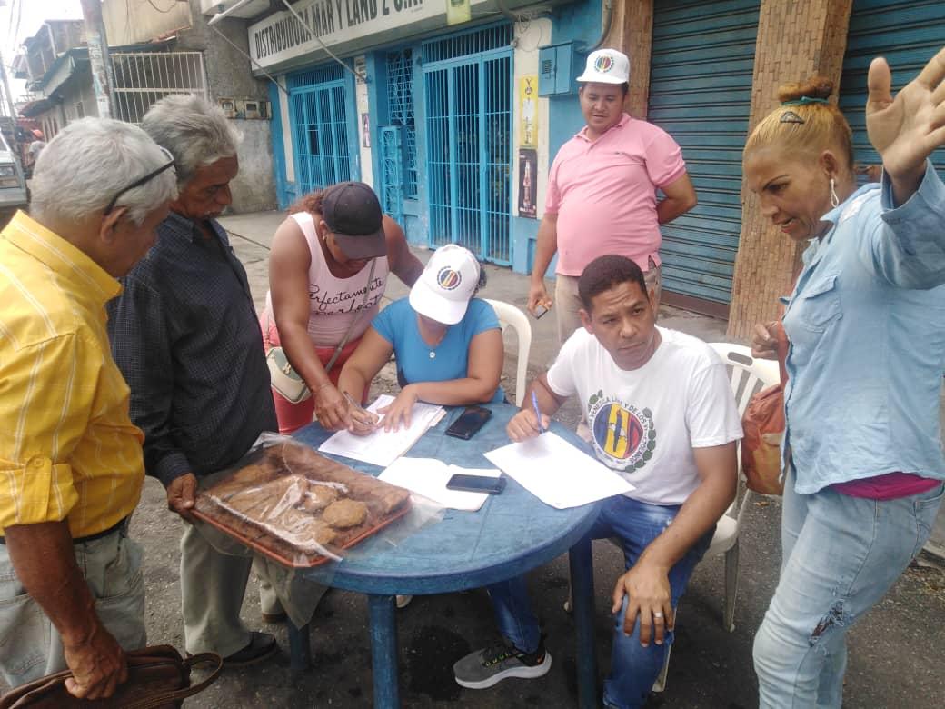 CES_MirandAD's tweet photo. 3er día de la jornada del Censo y Recenso dónde Militantes y simpatizantes realizaron este acto en las calles del Mcpo Páez, con parte del equipo del #CEMPaez. 
#ADCaminaConBernabé
@adbernabe @ADIsraelHerrera @juangutierrez20 @MAELECAD_VE https://t.co/2Xh9S2z2sr