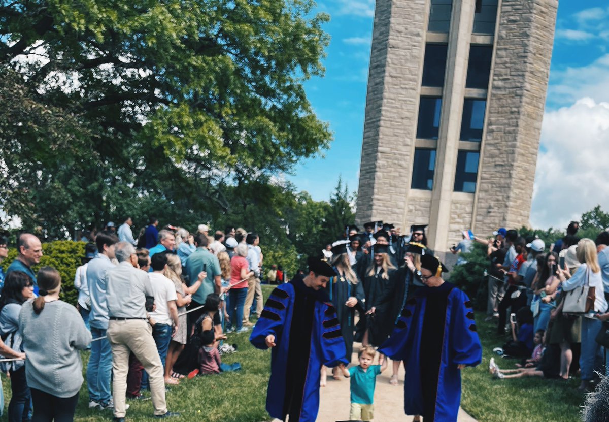 cat_comi's tweet photo. Walked the hill at @UnivOfKansas today! https://t.co/mBaFA3zu39