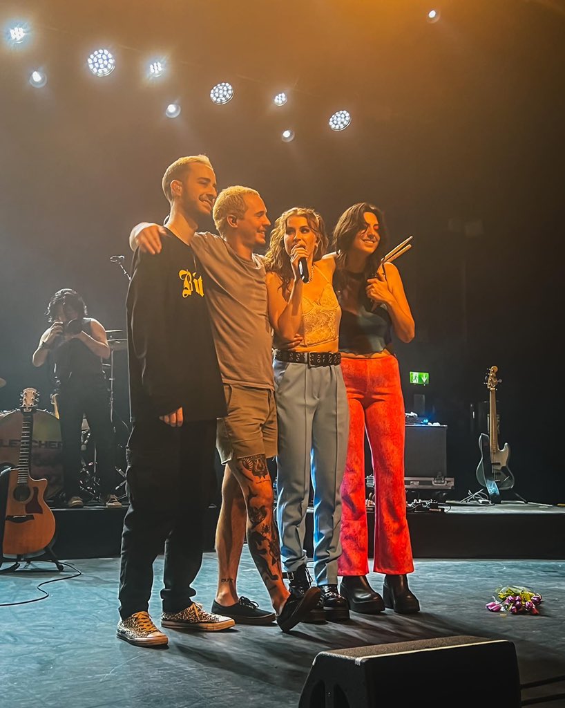 Shellebel's tweet photo. a @findingfletcher gig truly is medicine for the mind 🍷 thank you cari x https://t.co/3K4DBEYmwF