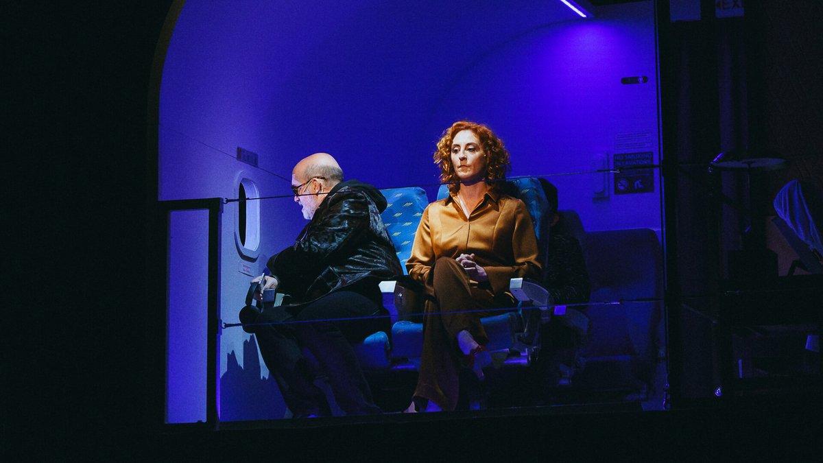 elquellegatarde's tweet photo. El espectáculo dramático es un medio experimental por definición. Pablo Remón juega en "Los #farsantes" con la intermedialidad entre #teatro y #cine, grandes Javier Cámara, @Barbara_Lennie y Nuria Mencía y enorme @FrancescoCarril (desopilante núcleo rítmico) #criptomnesia poética https://t.co/NokJcwp3W7