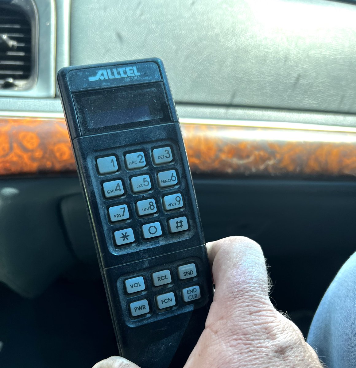 traviss22's tweet photo. Like an ancient artifact. #alltel #carphone #vintage #nodroppedcalls https://t.co/cjnNfpx3qk
