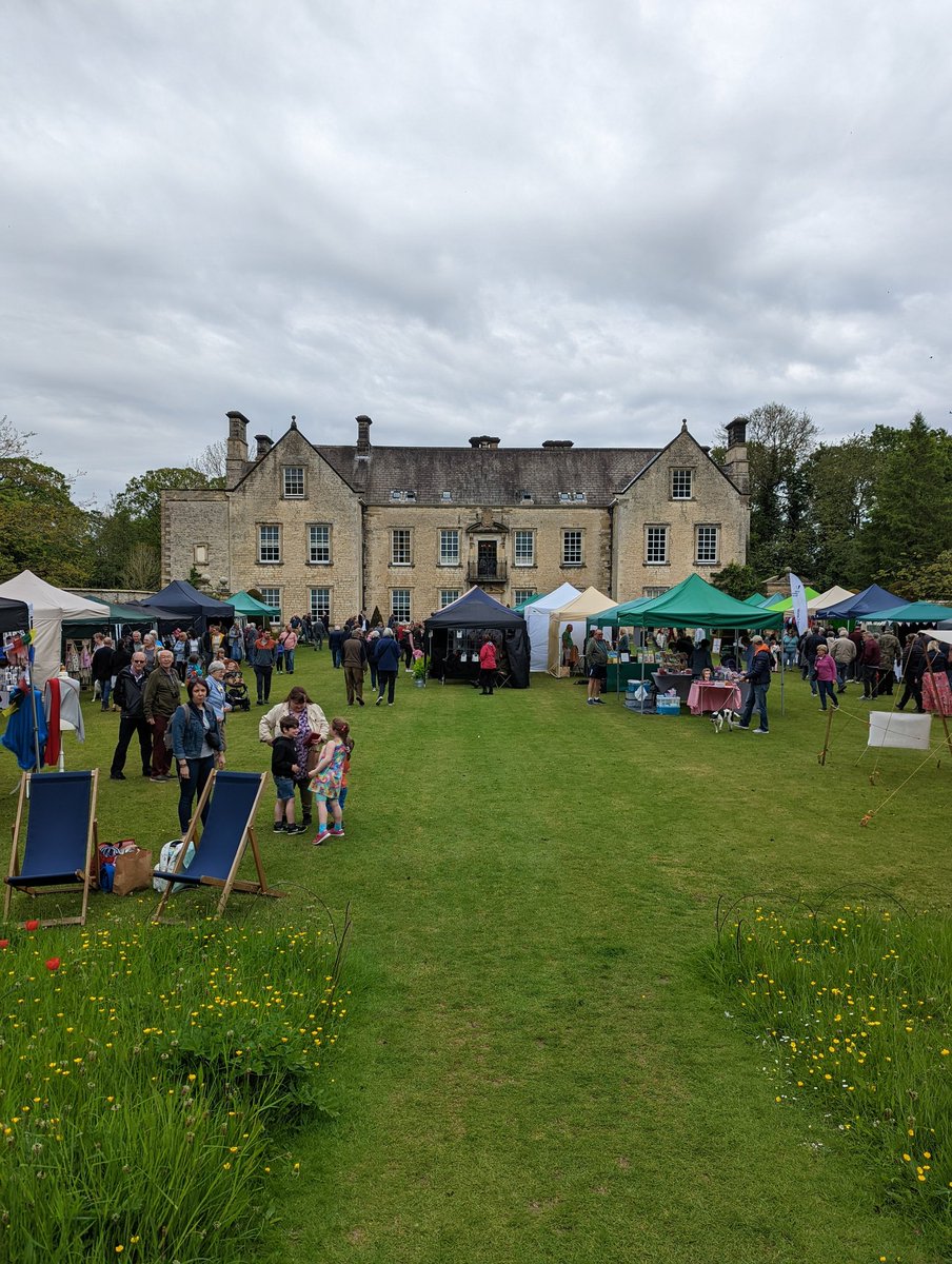 olddavmet's tweet photo. Good day @NunningtonHall lots of local talent on display. The choirs were excellent and appreciated by large crowds but the peacock stole the show for me.
#peacock
#Everyoneneedsnature https://t.co/dbFcbhnDlg