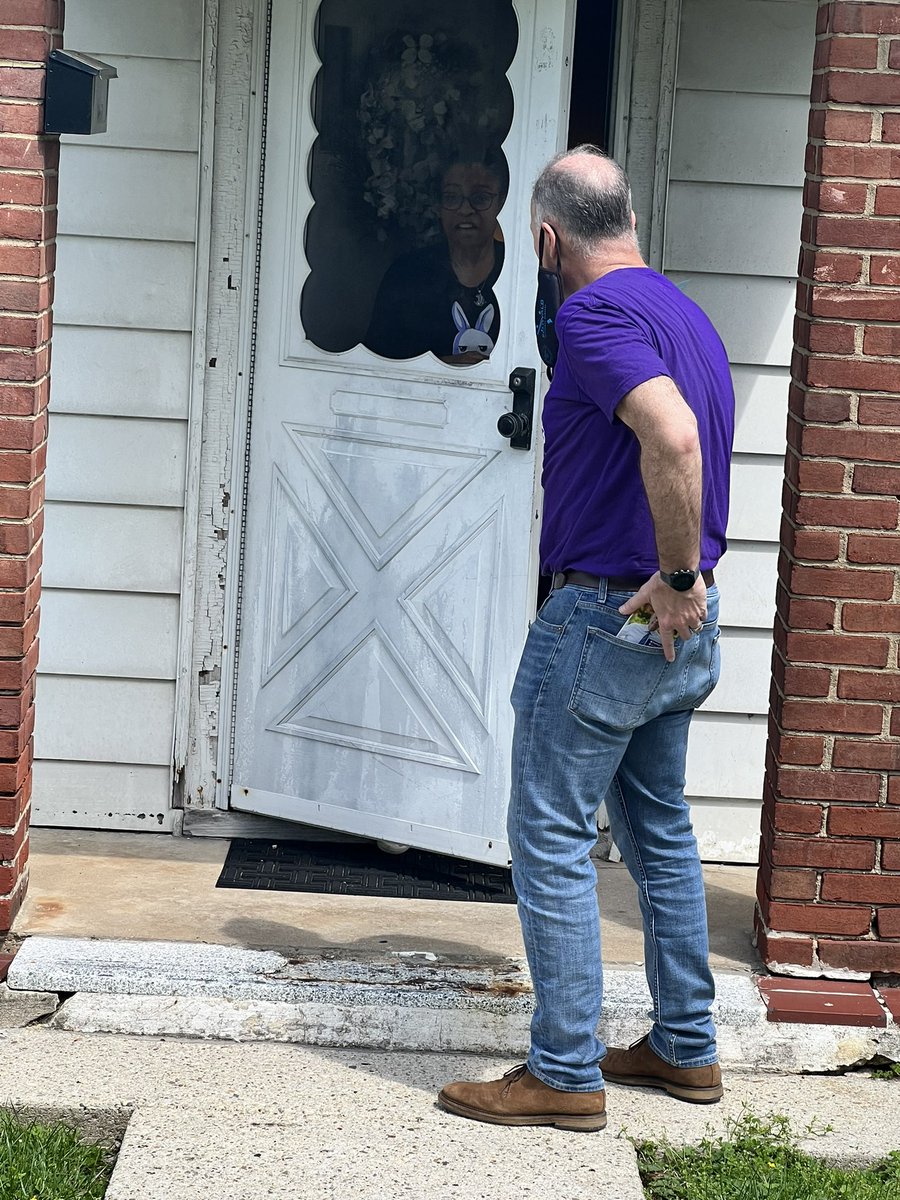 BrianforDC's tweet photo. Happy Sunday- Funday. It feels great being able to join the team canvassing efforts today. 3 negative Covid tests and I was back out hitting the payment. I spoke with many residents in the Ward 7 Hillcrest community today. https://t.co/ODHlbryzds
