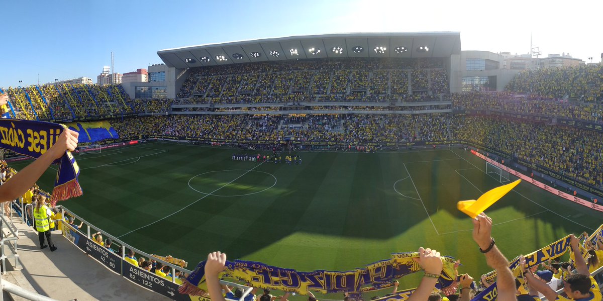 Madridamarillo's tweet photo. Ambientazo el vivido hoy! hay vida, hay esperanza. Si se puede!! #VamosCadiz💛💙💛 https://t.co/6rDwbhFmbu