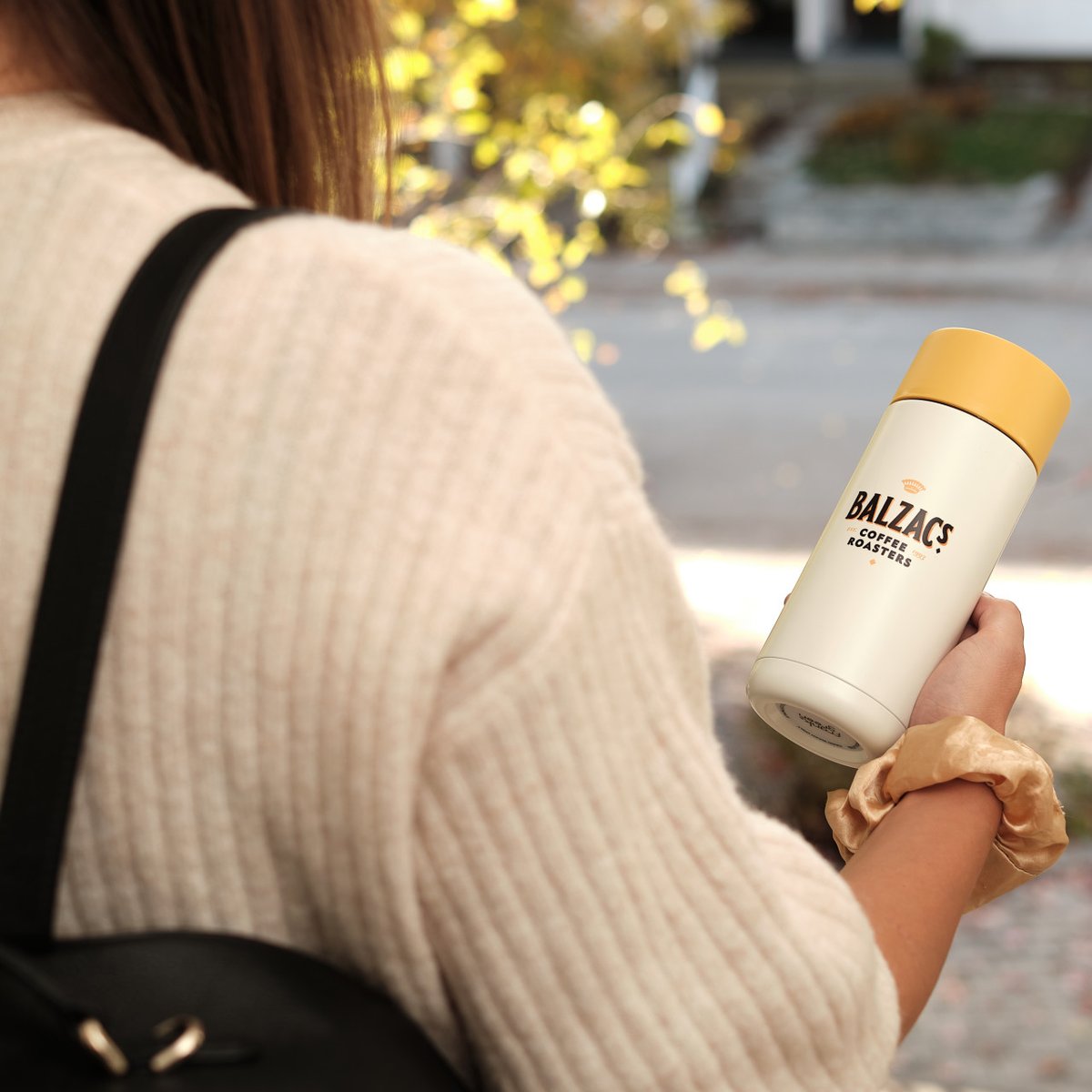 Bring your #coffee wherever the day takes you. Our custom branded Frank Green ceramic reusable travel mug (16oz | 475ml) is made for those #onthego.

✔️ Spill-resistant lid
✔️ Shatter-proof stainless steel
✔️ BPA-free

Order yours now: bit.ly/3wmWipe