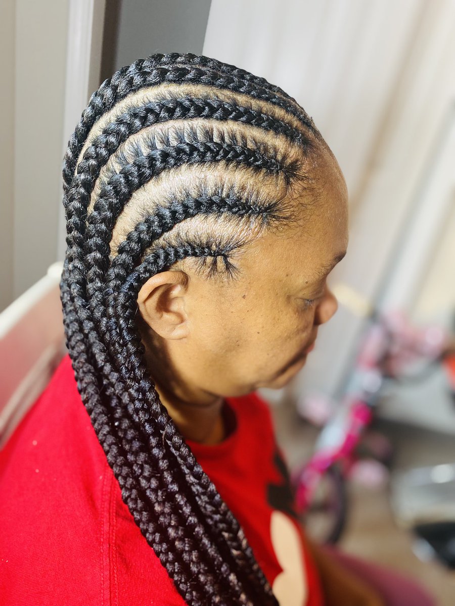 HEyNatural_'s tweet photo. A Black Woman and her braids 💖
IG :@braidsbyauna https://t.co/gMN5qGbqqy