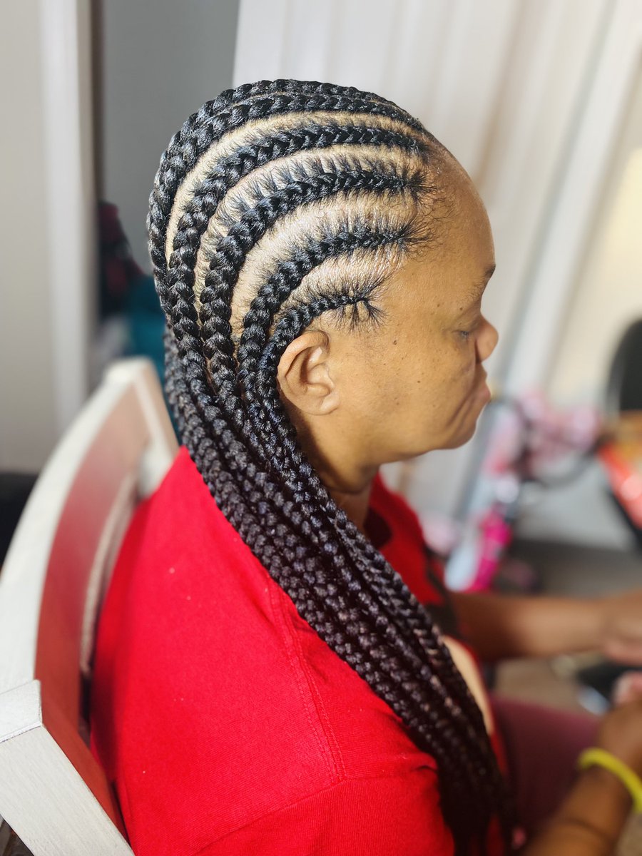 HEyNatural_'s tweet photo. A Black Woman and her braids 💖
IG :@braidsbyauna https://t.co/gMN5qGbqqy