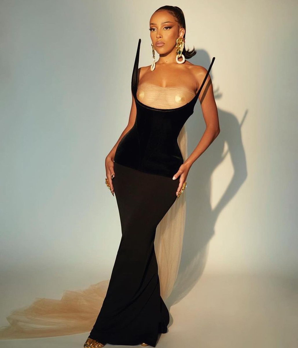 DojaCatArg's tweet photo. #dojacat #BBMAs 🖤🖤🖤🖤🖤🖤 https://t.co/ixGNKx1Lku