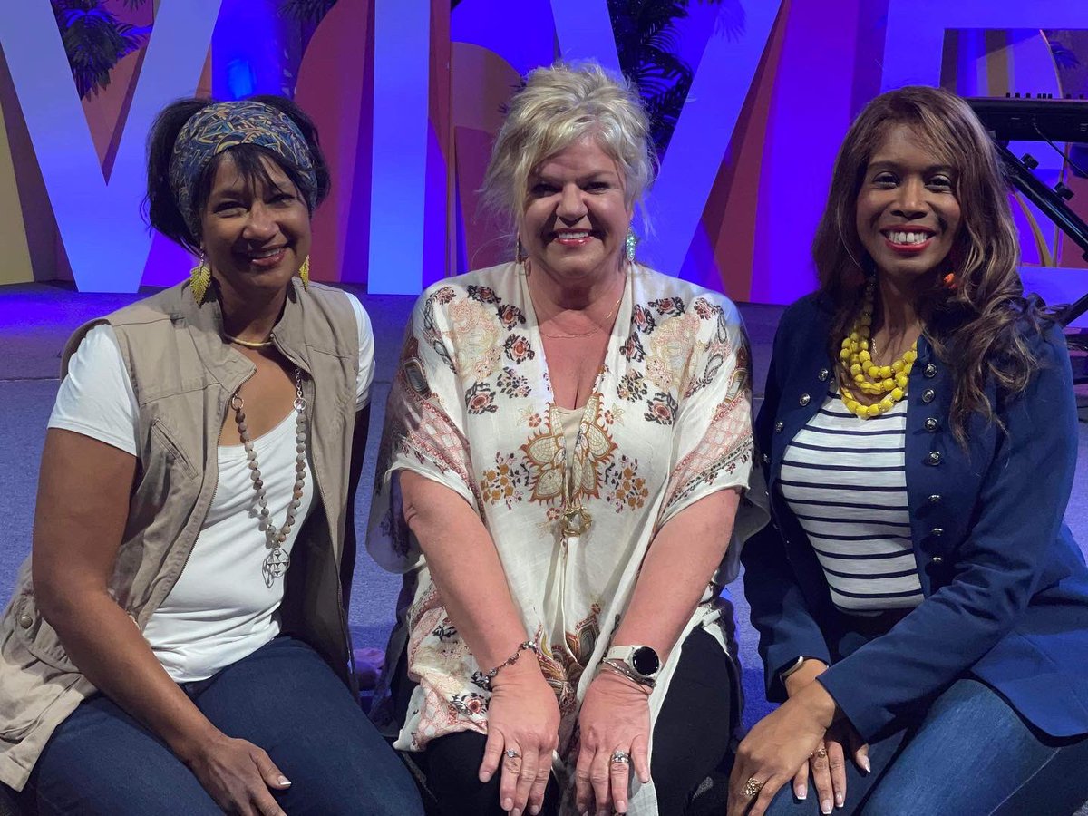 funnygalsal's tweet photo. 👸🏼What a great weekend in Florida with Aspire! #funnygalsal #aspirewomensevents #womensconference #womensevent #womensevents #womensretreat https://t.co/E7wVfsiOF5