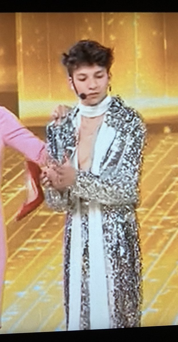 auroranoboreale's tweet photo. la nuova coppa di  #Amici21👠
#FantaAmici https://t.co/0ty8eegBmT