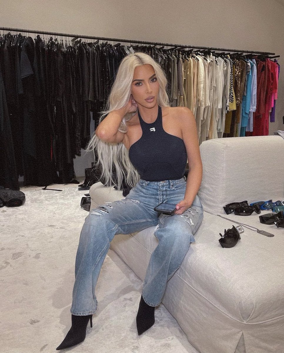 KimKardashian's tweet photo. Blondie 👱🏼‍♀️✨ https://t.co/iFLYWJESya