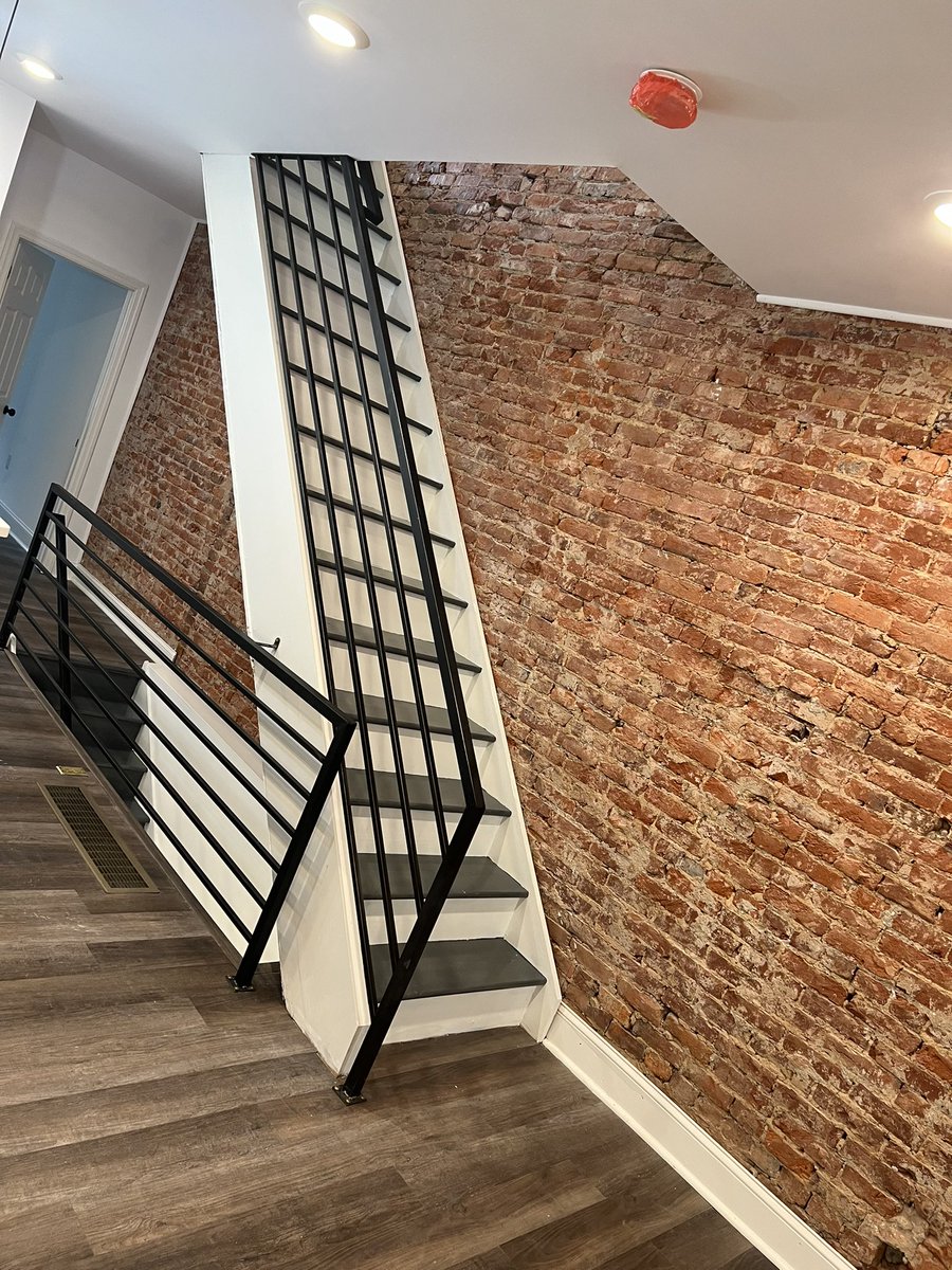 rlray_'s tweet photo. 4 bed 1.5 bath in strawberry mansion finally finished 🏚 ➡️ 🏠 

Before and after ✅ https://t.co/SDtJ9UwIPG