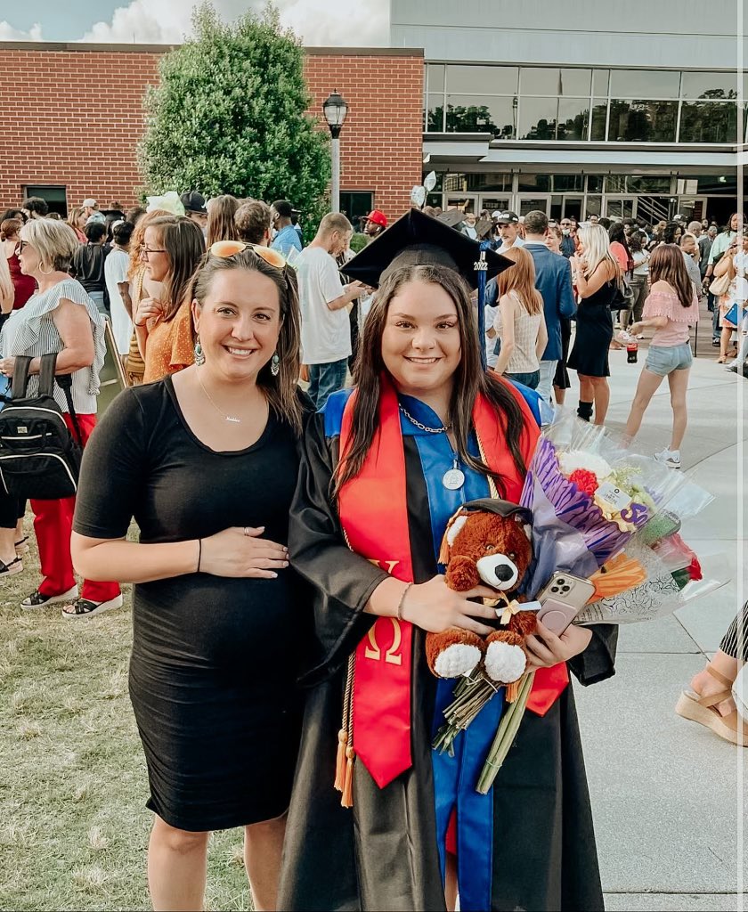 odeebz's tweet image. Yesterday I graduated from the University of West Georgia &amp;amp; acquired a degree in (B.S. Ed.) in Speech Language Pathology♥️ 
Here is to new beginnings 👩‍🎓 
5/14/22