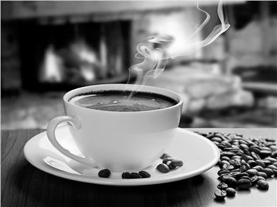 قدمت عمري للأحلام قربانا..
لا خنت عهدا، ولا خادعت إنسانا

شاخ الزمان وأحلامى تضللني
وسارق الحلم كم بالوهم أغوانا

شاخ الزمان، وحلمي جامح أبدا
وكلما امتد عمري ؛ زاد عصيانا

والآن أجري وراء العمر منتظرا
ما لا يجيء.. كأنّ العمر ما كانا