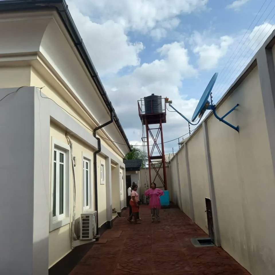 DynamicGlobalNG's tweet photo. Hurray!!! Great Offer for everyone!
Specification: 4 BEDROOM Ensuite BUNGALOW
Location: BCA ROAD UMUAHIA ABIA STATE
Price : Highly Affordable
For enquiries:
📞0903 438 1420( call/WhatsApp)
FOLLOW:@dynamicglobalng
#dynamicglobalng #affordablepropertiesinabuja #exquiste https://t.co/Xu5n3B9n2s