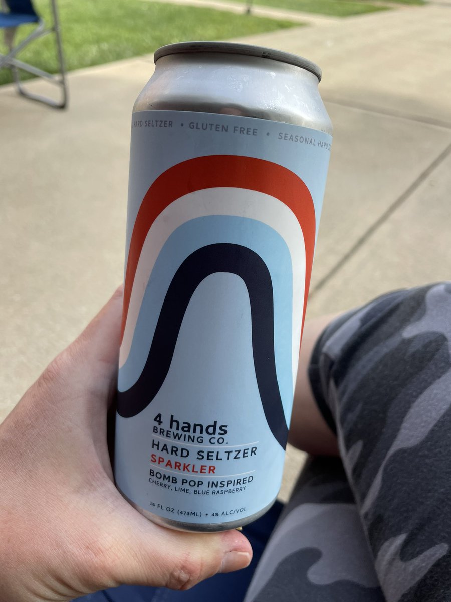 A19Bruder's tweet image. Summer is officially here! @4HandsBrewingCo #bombpop