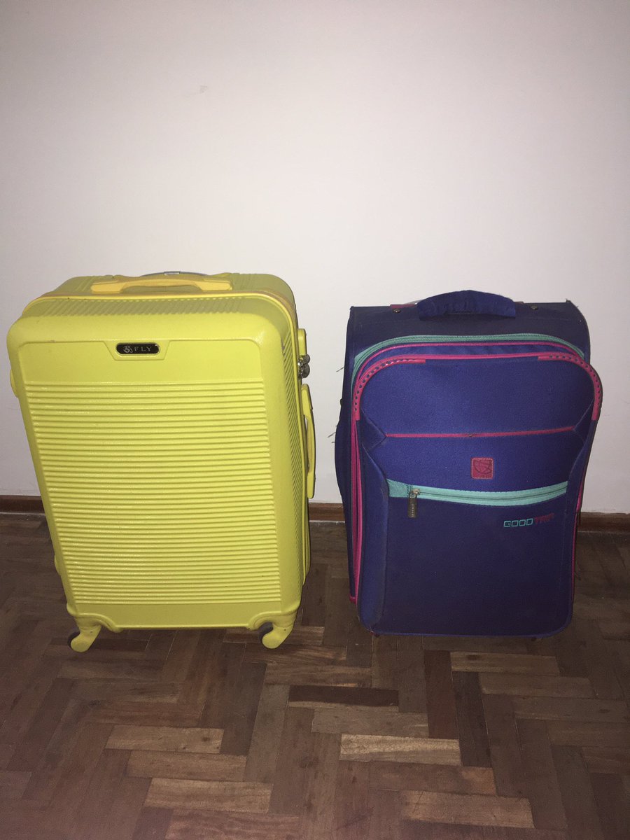 Se acaban de caer estas dos valijas de un colectivo de la empresa LEP en Plaza España si alguien sabe algo háblenme para recuperarlas <a href="/VivireNuevaCba/">VivirenNuevaCórdoba®</a>