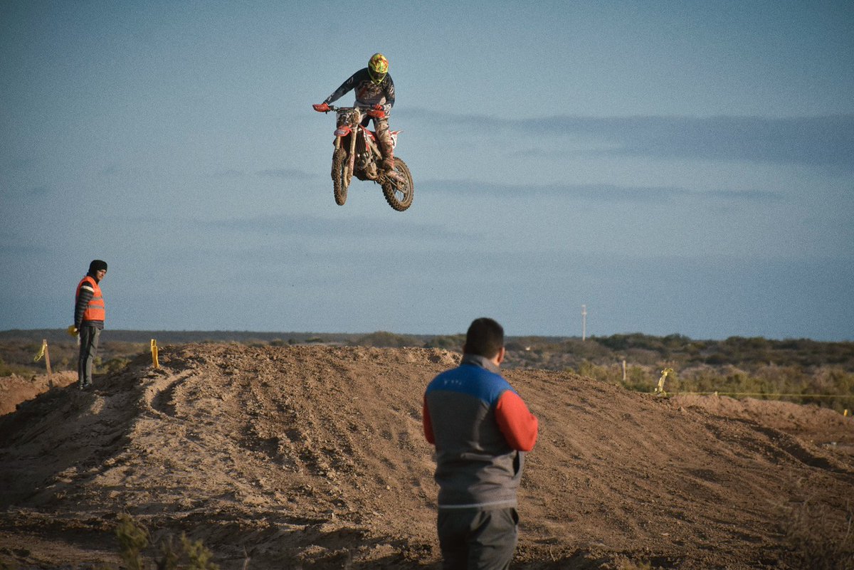 FedeFigueroarw's tweet photo. Tarde de #Motocross, en el circuito Amodeva #Rawson acompañamos ésta actividad que crece año a año y que agrupa deportistas de todas las edades.
Felicitaciones a la organización.
#Amodeva
#ArribaRawson
#ConcejalFedericoFigueroa
@damianbiss
@MuniRawson https://t.co/us2kwQ5K8I