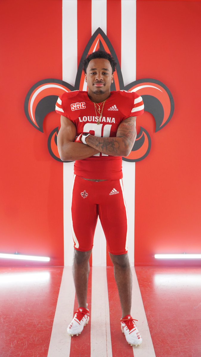MartinIsland21's tweet photo. I Will Be Committing To A University Tomorrow On My 21st Birthday Out Of These Four Universities!! 21 Committing On His 21st. 
#KM21
#LLGrandpa
#21VsTheWorld https://t.co/Op3eTQCP0C
