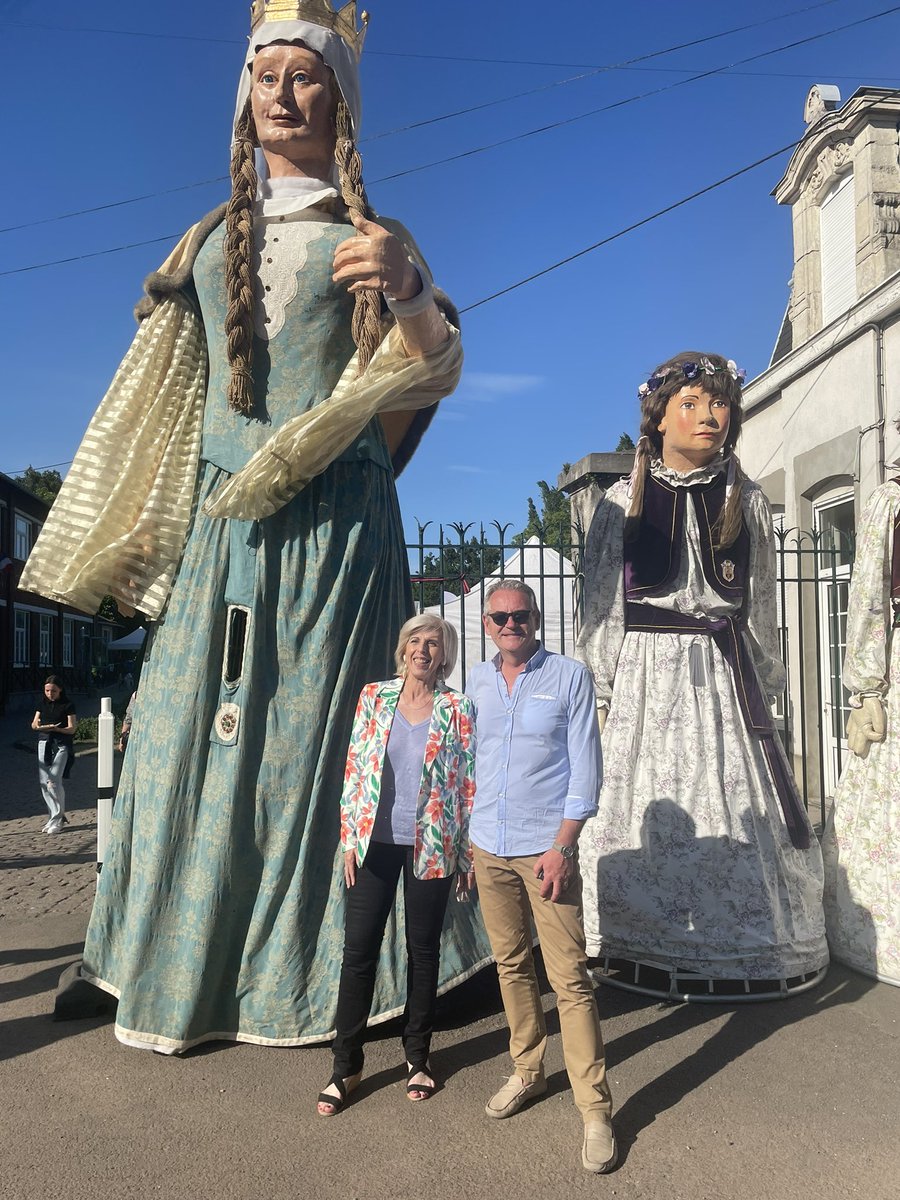 brigitte_liso's tweet photo. Quel bonheur de participer cet après-midi à la Fête des Chapons de #MarquetteLezLille avec mon suppléant Grégoire Pérot au côté de M. le Maire @dlegrand_MLL!
Une #fête populaire et gratuite, qui ravit petits et grands en se terminant par le traditionnel lancé de #chapons🙌🏼 (1/2) https://t.co/AMAFvKcvnK