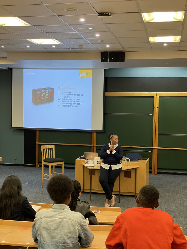 ZwaneSteven's tweet photo. Dreams and goals are possible!! do u hv them? hv u jotted them down? are u tracking them? The @yledsa #YLED2022 Cohort #ChangingTheTide had the pleasure of learning about #GoalSetting during their 3rd session of their transformation journey ... @Khanyihlong1 @FaithMoeletsane https://t.co/R14h0h3e6I