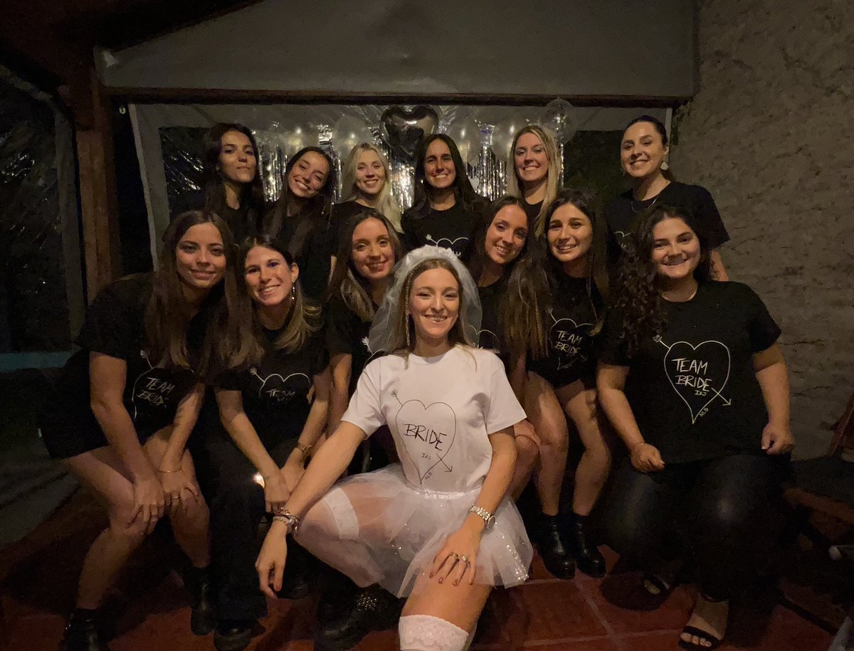 TorresDolo's tweet photo. Se casó @IneAbalos y no dejo de pensar lo lindo que es acompañarla y compartirlo con mis amigas de siempre. En todas♥️ https://t.co/tTTHUKgnhy