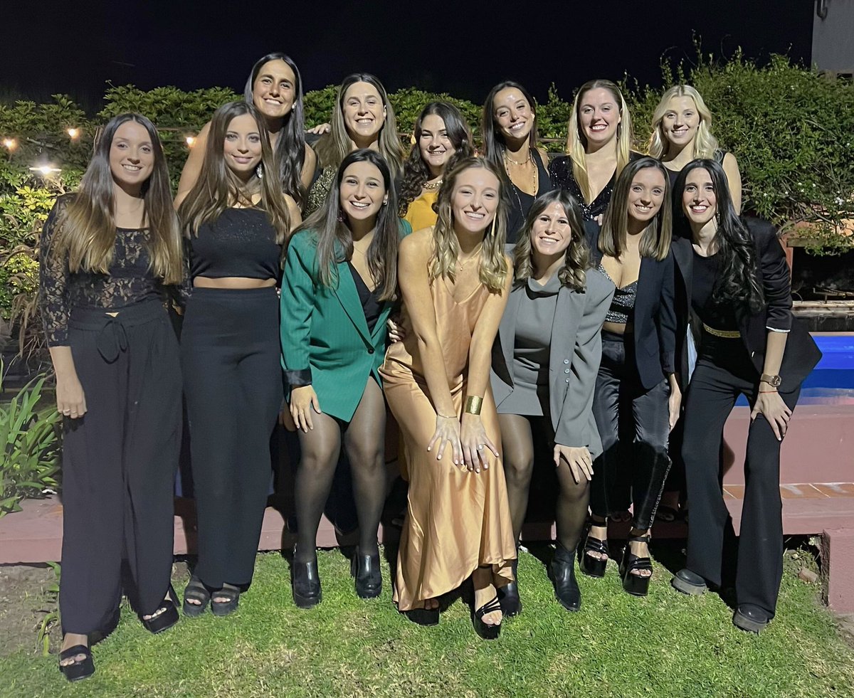 TorresDolo's tweet photo. Se casó @IneAbalos y no dejo de pensar lo lindo que es acompañarla y compartirlo con mis amigas de siempre. En todas♥️ https://t.co/tTTHUKgnhy
