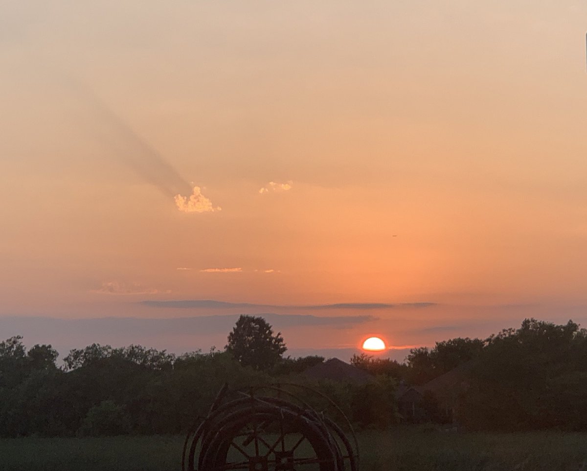 coconutbula's tweet photo. Sunset of the week🤍 https://t.co/cnMVk7aTb9