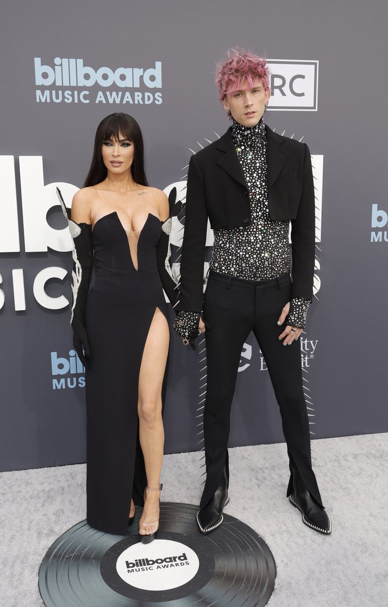 letskeepitabuc1's tweet photo. Machine Gun Kelly &amp; Megan Fox at the 
#BBMAs  #BillboardMusicAwards  #BillboardMusicAwards2022 https://t.co/zhrJM4AtKO