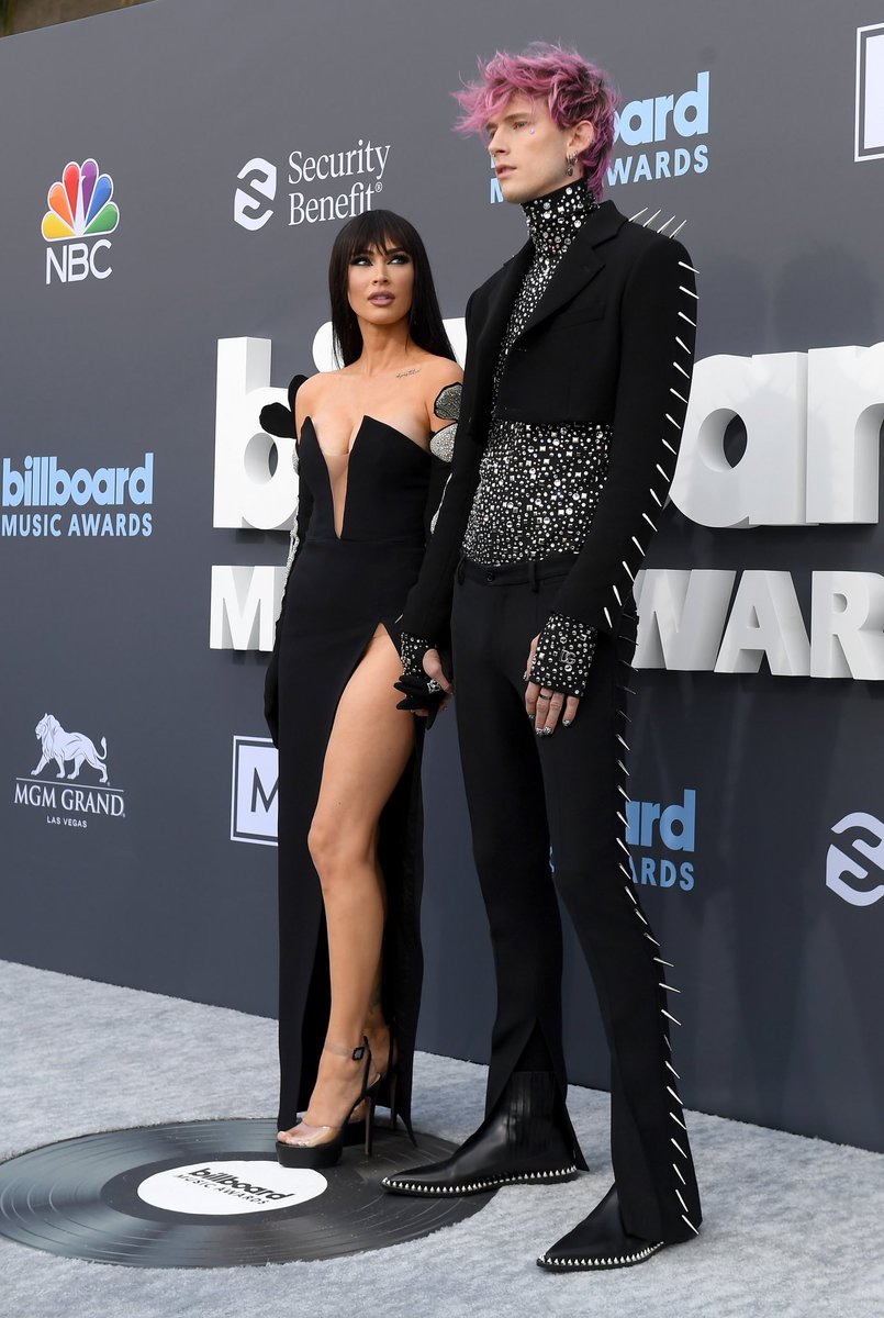 letskeepitabuc1's tweet photo. Machine Gun Kelly &amp; Megan Fox at the 
#BBMAs  #BillboardMusicAwards  #BillboardMusicAwards2022 https://t.co/zhrJM4AtKO