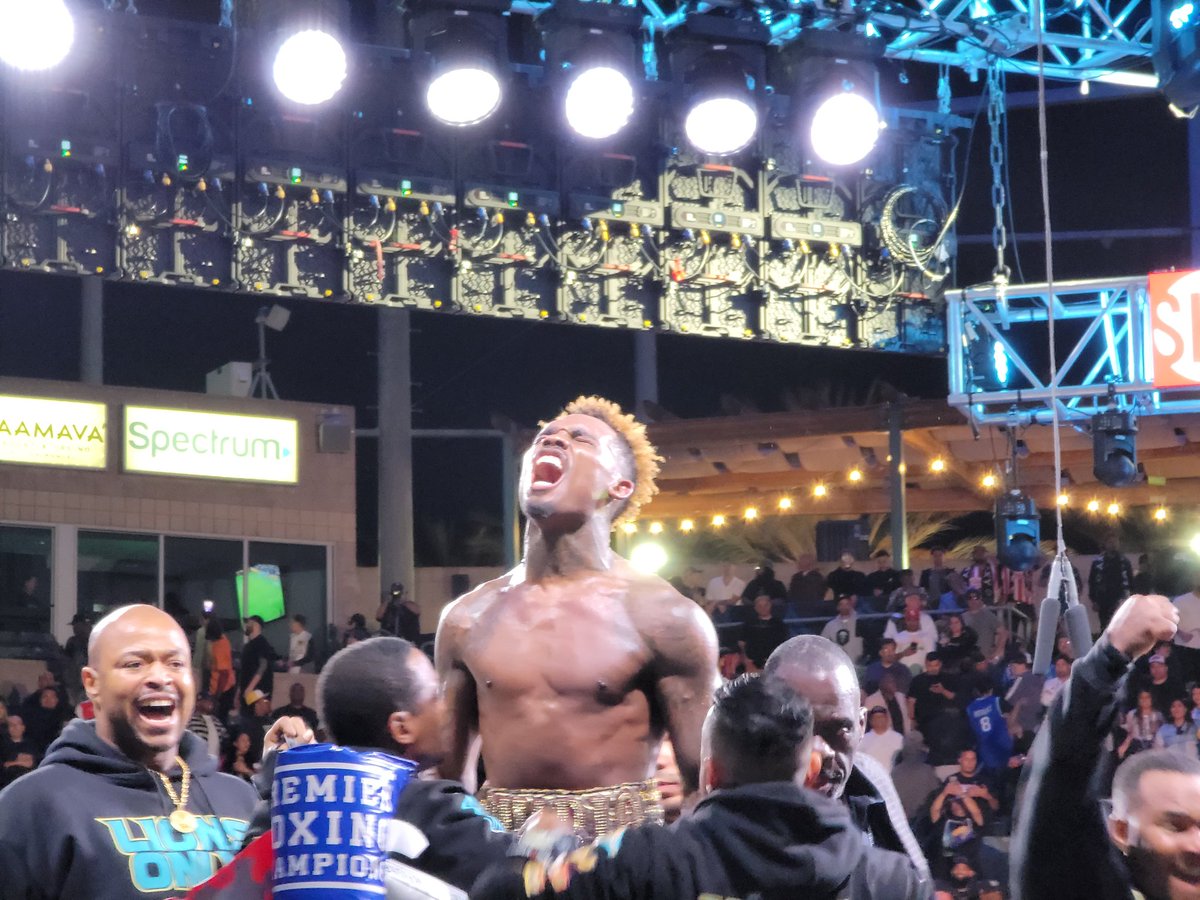 IamColeco's tweet photo. Great night at the @TwinCharlo fight! I'm putting that pic on a shirt or frame! https://t.co/93YnM10N1B