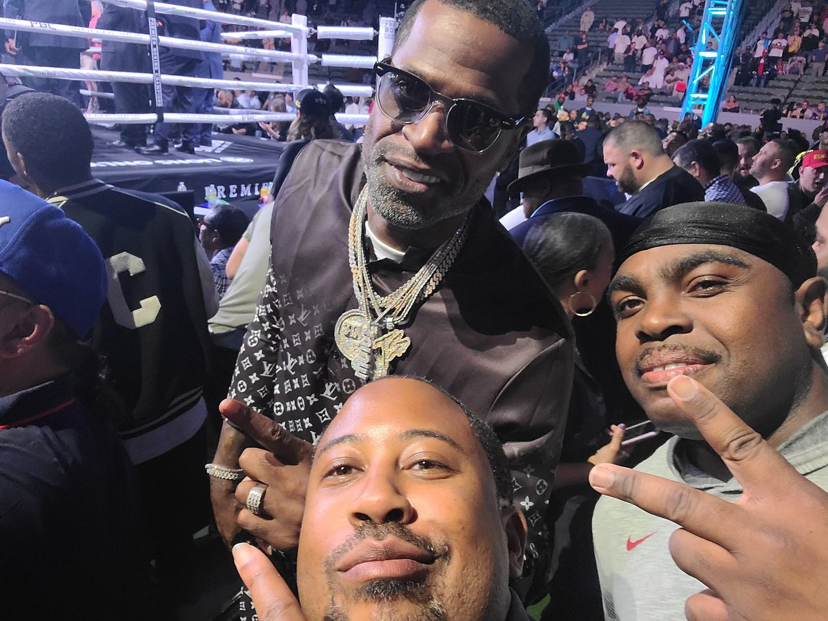 IamColeco's tweet photo. Great night at the @TwinCharlo fight! I'm putting that pic on a shirt or frame! https://t.co/93YnM10N1B