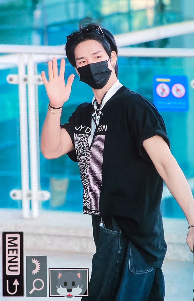 serimysun's tweet photo. He's so cool and handsome as always
#세림 #크래비티_세림 #CRAVITY_SERIM #SERIM @CRAVITY_twt @CRAVITYstarship https://t.co/BTpK2NU6ht