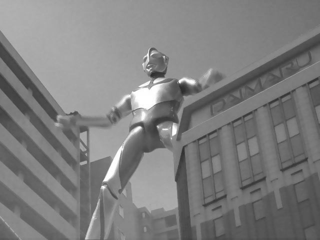 小梅あき M Xist 中略 遭遇は風景なしに起こる 遭遇とはどこまでも表層の体験なのだ 怪物は いっせいにせりあがってくる深さの運動としての存在を垂直に貫く 遭遇は舞台装置を欠いているのだ 蓮實重彦 表層批評宣言 より ちいさな巨大