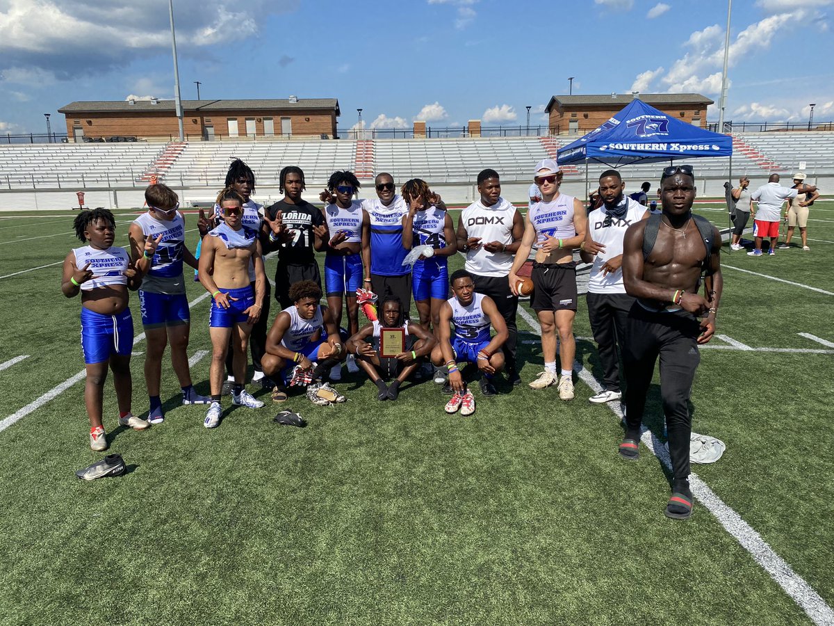 Another One 🏆 <a href="/_SouthernXpress/">Southern Xpress 7v7 Foundation</a> Champs 18U …. Back2Back too‼️
#SeatBelt