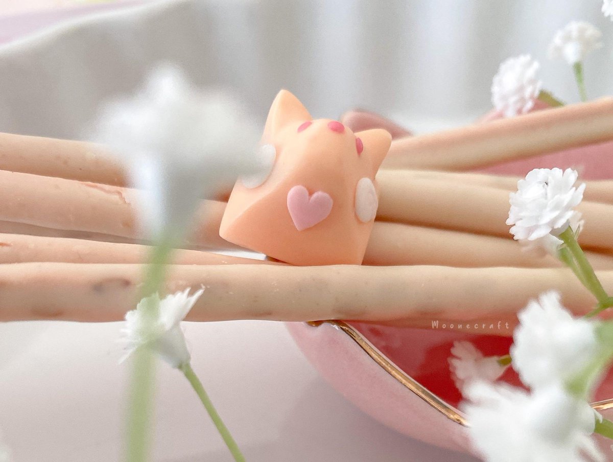 moonecraft_'s tweet photo. Hi, Kiki - Magic girl raffle sale is live🍑 link in bio ✨

Raffle sale will be live for 24 hours ( Ends 16. May 9pm CST ) 

#artisankeycaps #keyboard #keeb #keycaps #resin #kawaii https://t.co/QdU73IxRym