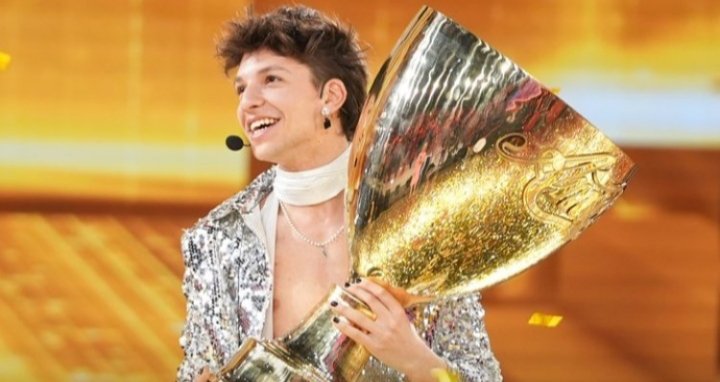 _criuccia_'s tweet photo. 16/04/2022.                    16/05/2022
(Carola gli disse di         (Luigi Vince)
Vincere )
#caroligi https://t.co/uO8oV1RCIR