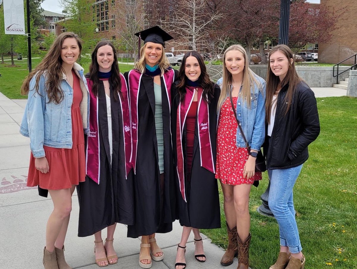 MontanaGrizVB's tweet photo. We’re so proud of our Griz Grads!

#GrizGrad #GrizVB #GoGriz https://t.co/n6xMFwnF3Q