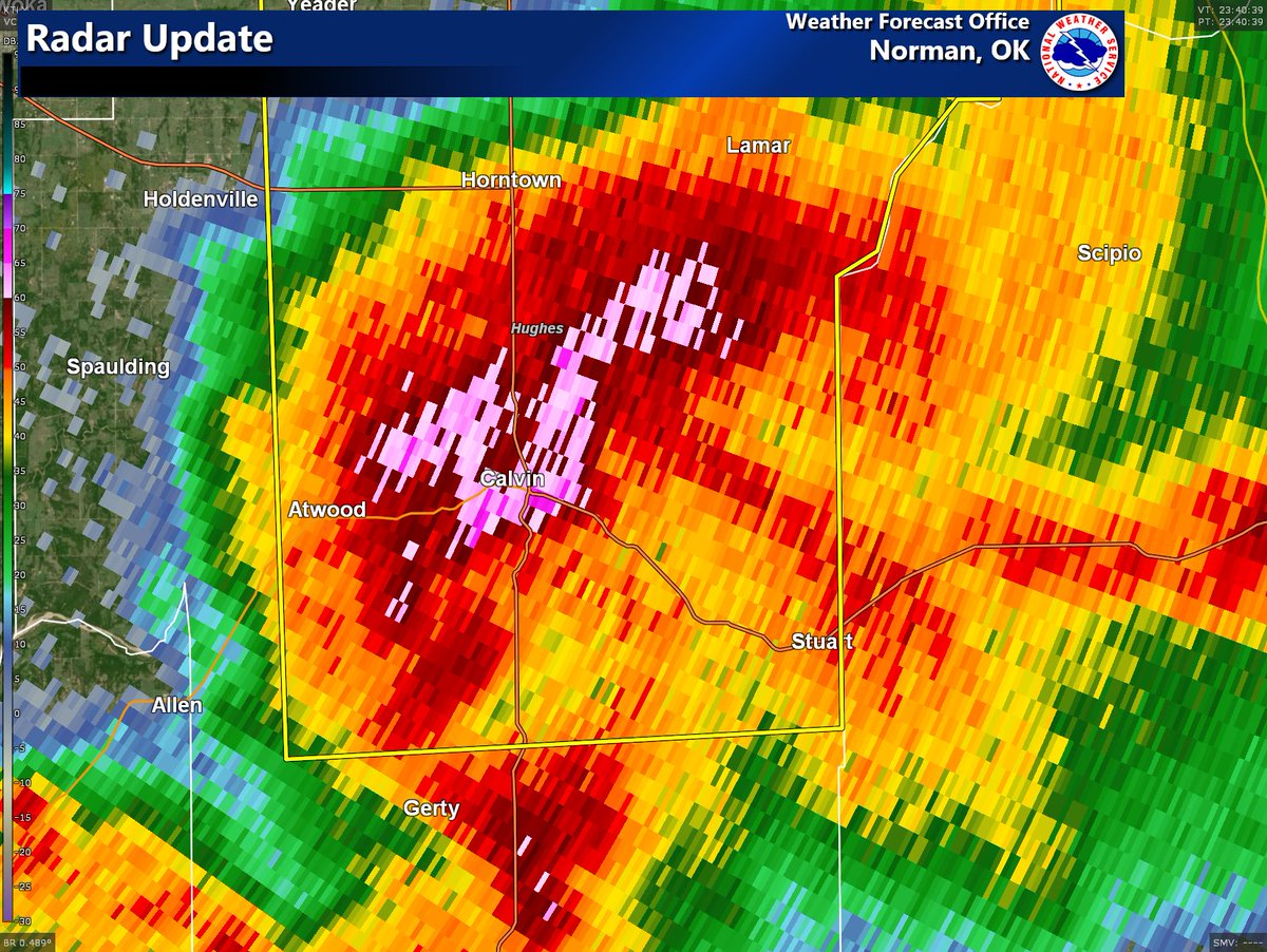 NWSNorman's tweet image. 6:40 PM- A dangerous supercell with up to 3" diameter hail and 70 mph wind gusts continues to move southward across Hughes County.

The most intense part of the storm is along Hwy 75 from Calvin to the south. #okwx