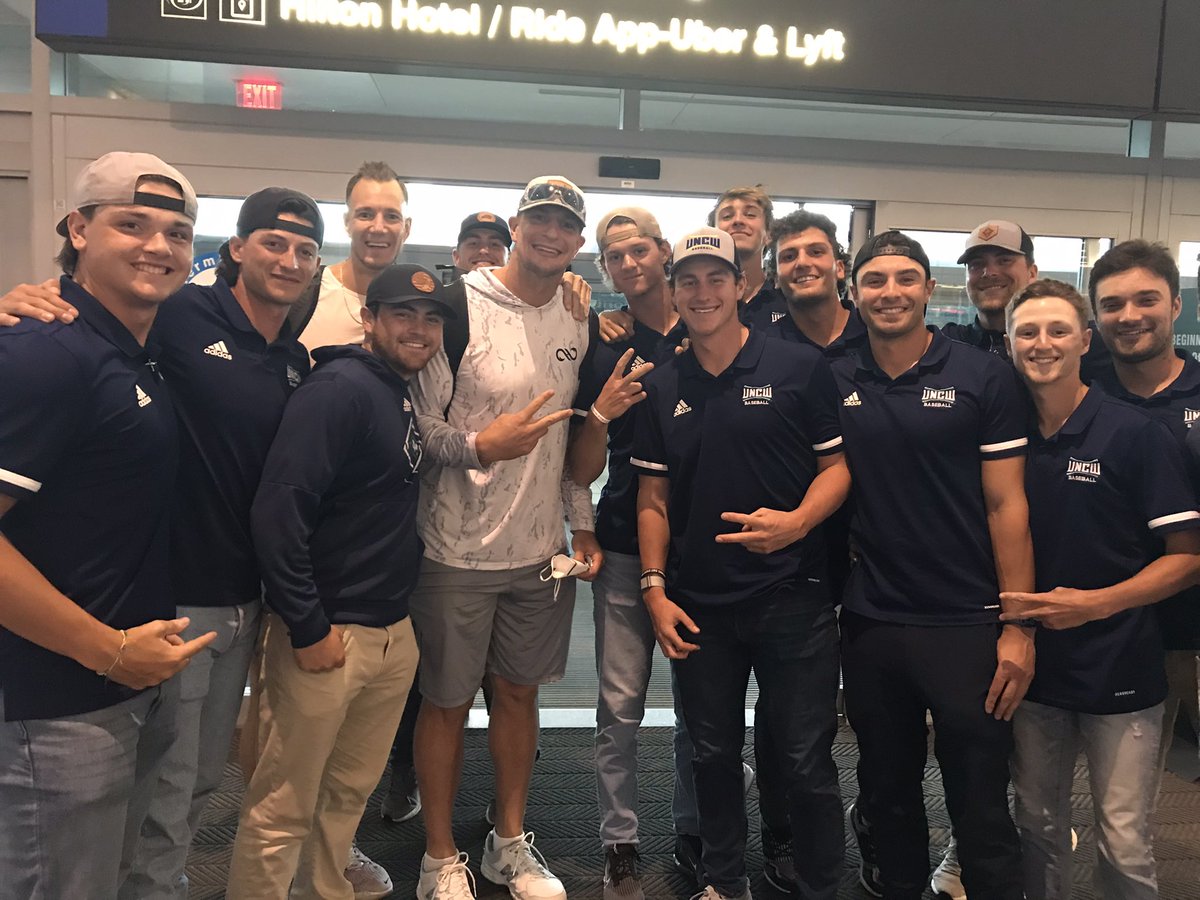 Stuck in Boston but met <a href="/RobGronkowski/">Rob Gronkowski</a>