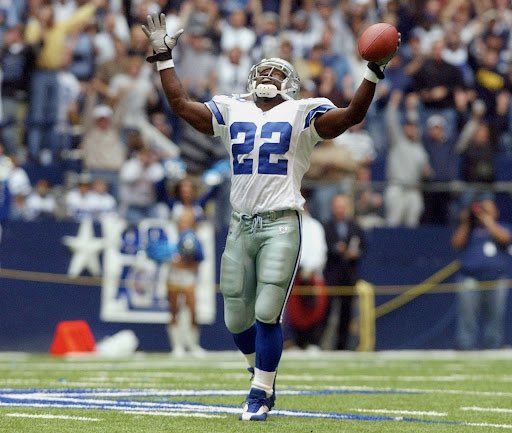 Happy birthday to Emmitt Smith. One of the greatest to ever do it. Pay homage. 