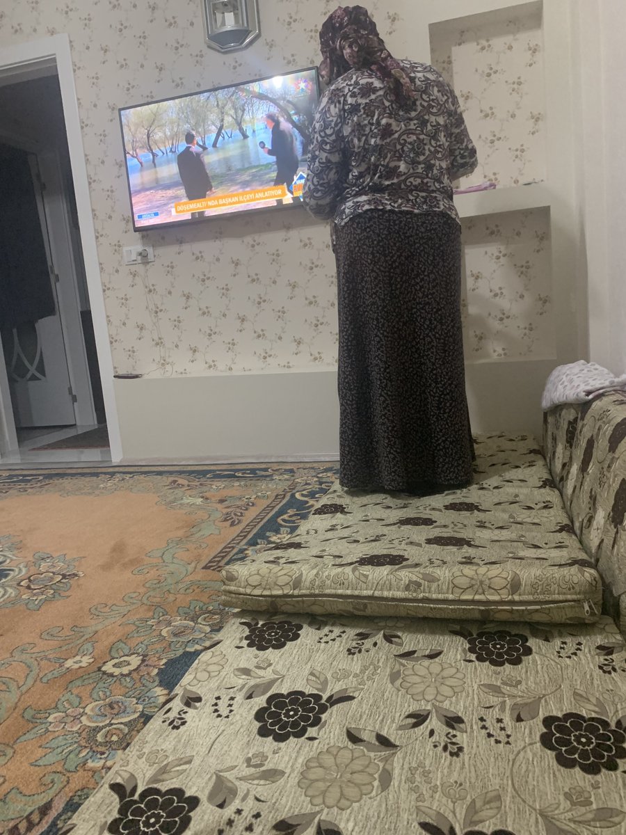 s_untesa's tweet photo. arkadaşımın 48 yaşındaki 2 çocuk annesi kapalı karısı hüriye. göt deliğini kimler genişletir merak ediyor. https://t.co/U7Hxoxnz87
