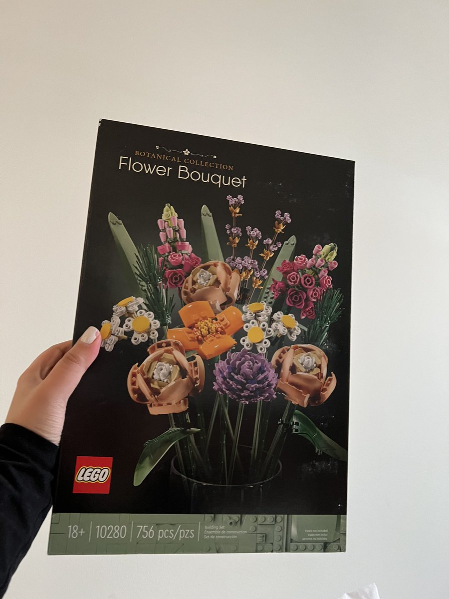 AlinaVanMode's tweet photo. Cuando te regalan flores 🌷  🥰 https://t.co/MzhwJmdAxc
