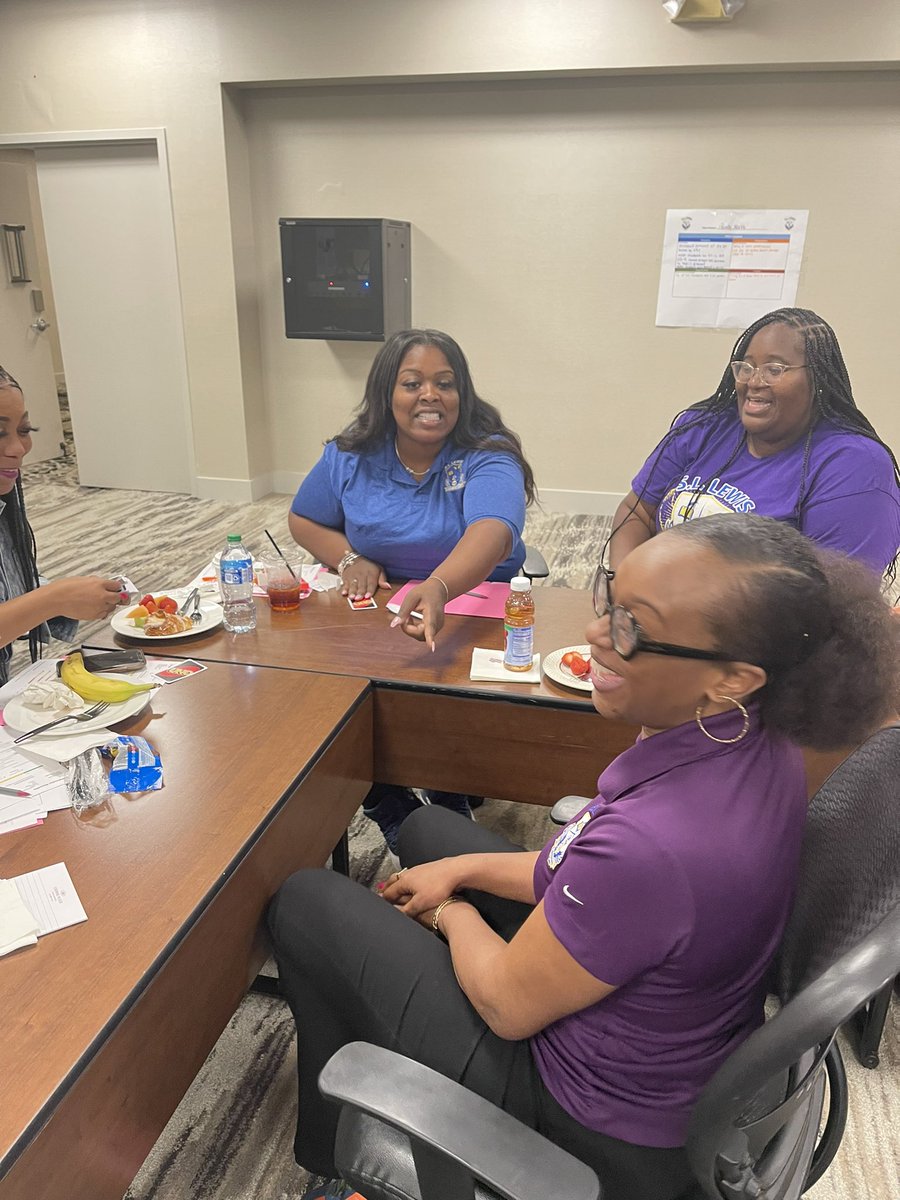 msuchengoddy's tweet photo. This weekend the @SLLewisES leadership team had an amazing retreat lead by our fearless leader @SheralynShepard! We had the opportunity to reflect on our school year and begin brainstorming on our next steps! Collaboration and many laughs made for a great wrap up to our year!! https://t.co/Q89ednOMQG