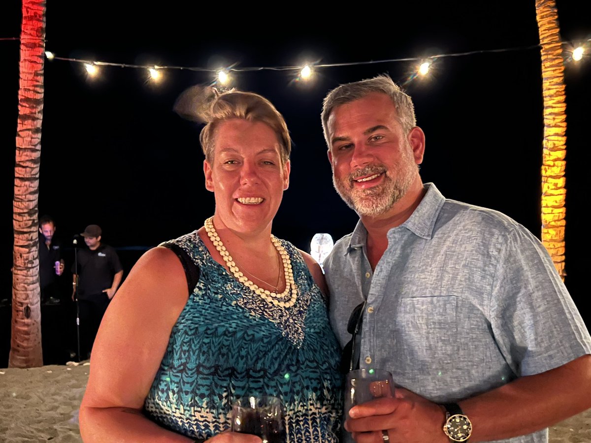 KateVH_edmentum's tweet photo. Had such an amazing time with my team in Hawaii last week! #edmentum @edmentum https://t.co/PFF5syIfcl