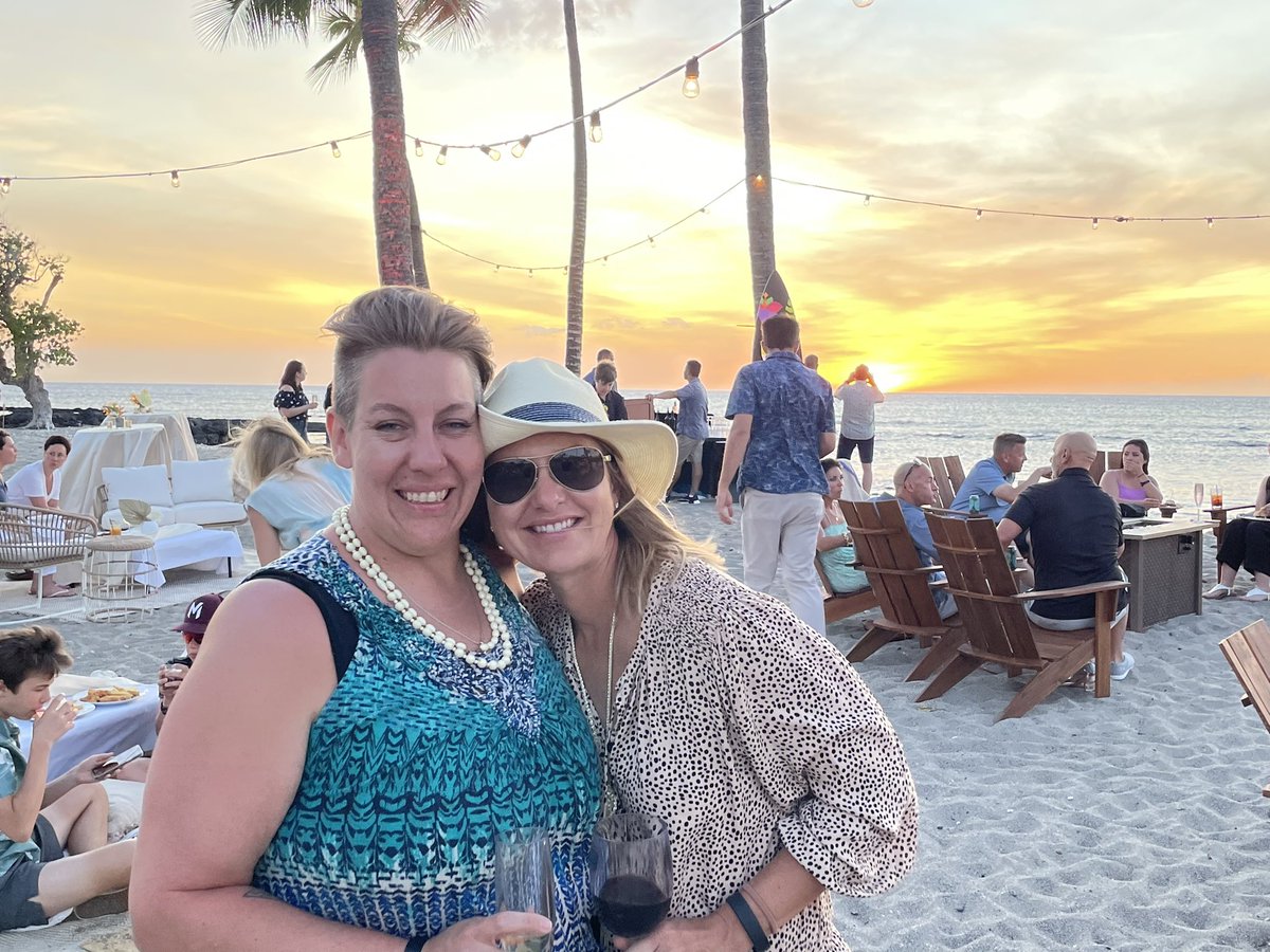 KateVH_edmentum's tweet photo. Had such an amazing time with my team in Hawaii last week! #edmentum @edmentum https://t.co/PFF5syIfcl