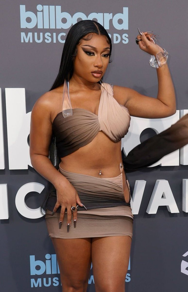 meganstallionbr's tweet photo. ELA! Megan Thee Stallion agora no #BBMAs https://t.co/1WU1CwDKna