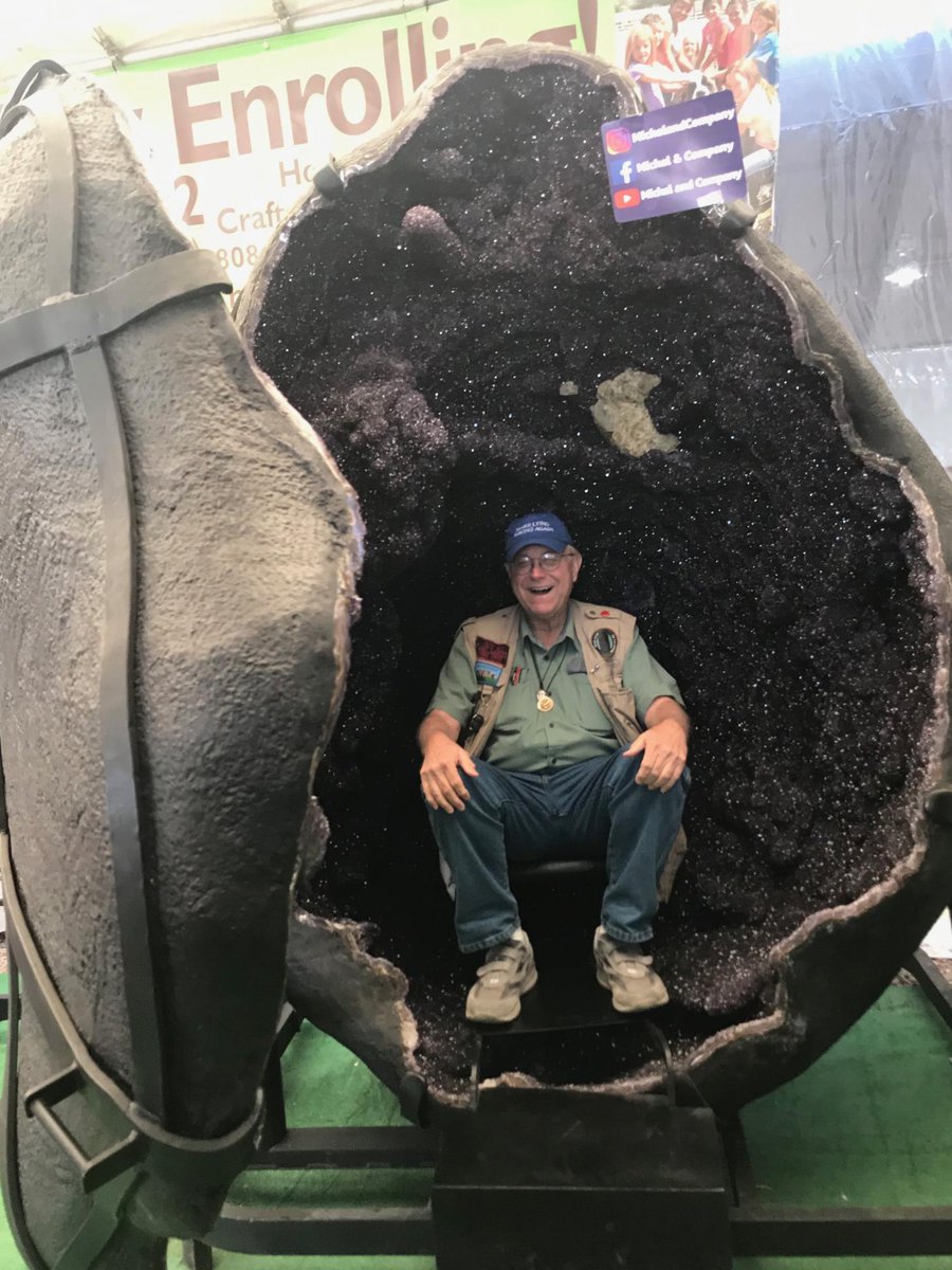 JohnRMoffitt's tweet photo. @TonyLea17 Be careful ... it's a trap.
#AmethystGeode
@FloJoHorman https://t.co/9YSjyxcMrK