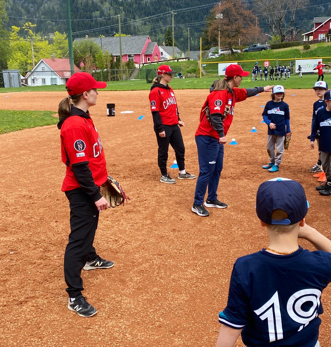 BlueJaysAcademy's tweet photo. Today we were able to honour the legacy of @BaseballCANWNT member Amanda Asay by hosting a free clinic in her beautiful home of Nelson, BC.

Thank you to our baseball family at @NelsonBaseball1, @Baseball_BC and @BaseballCanada for helping bring our event to life. https://t.co/E1XCM9OB8Y