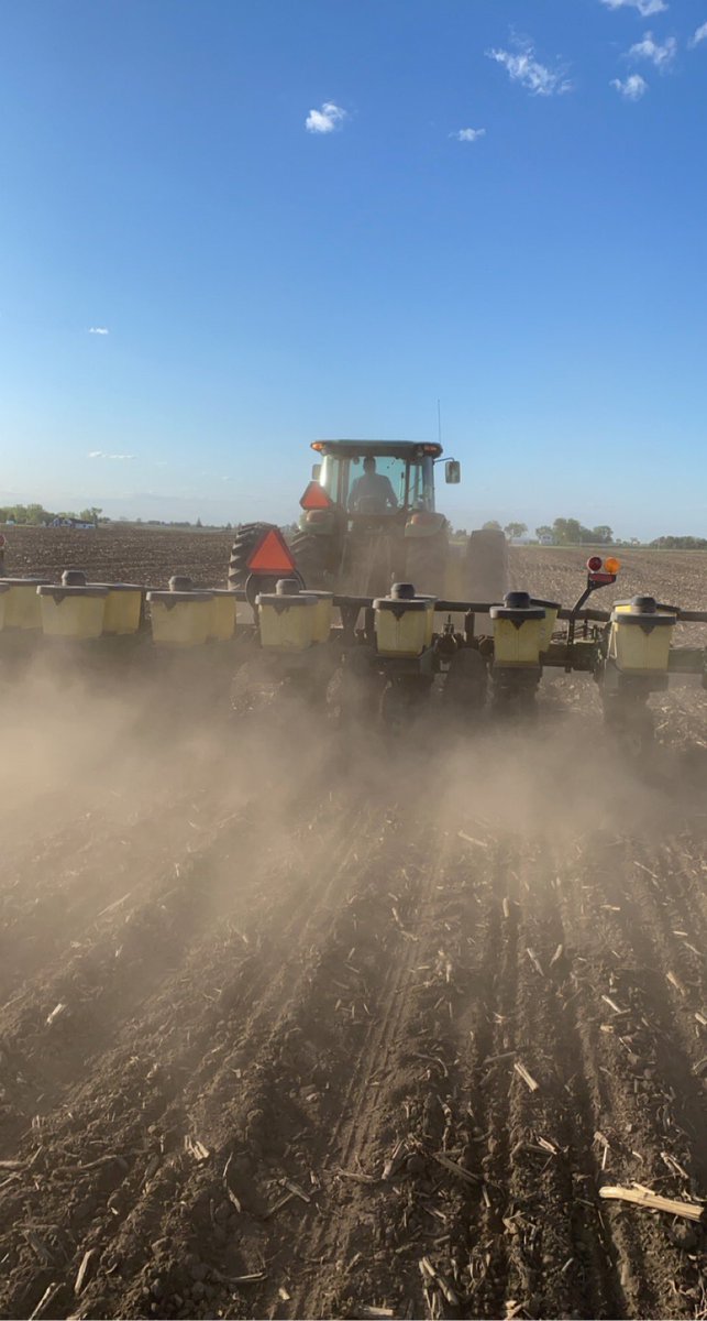 Ending the week on a high note. Putting in <a href="/AgVantageFS/">AgVantage FS</a> Jesup KORN showcase plot with <a href="/brett7flaharty/">Brett Flaharty</a> !! Operator thinks he could use some moisture #FS #NKSeeds #plantNK22 #FullServiceAgronomy